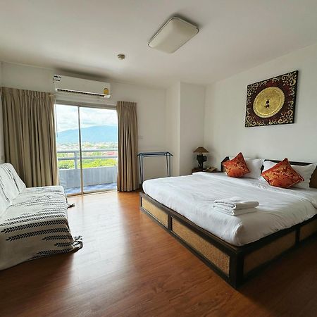 Hotel Jade Tower à Chiang Mai Extérieur photo