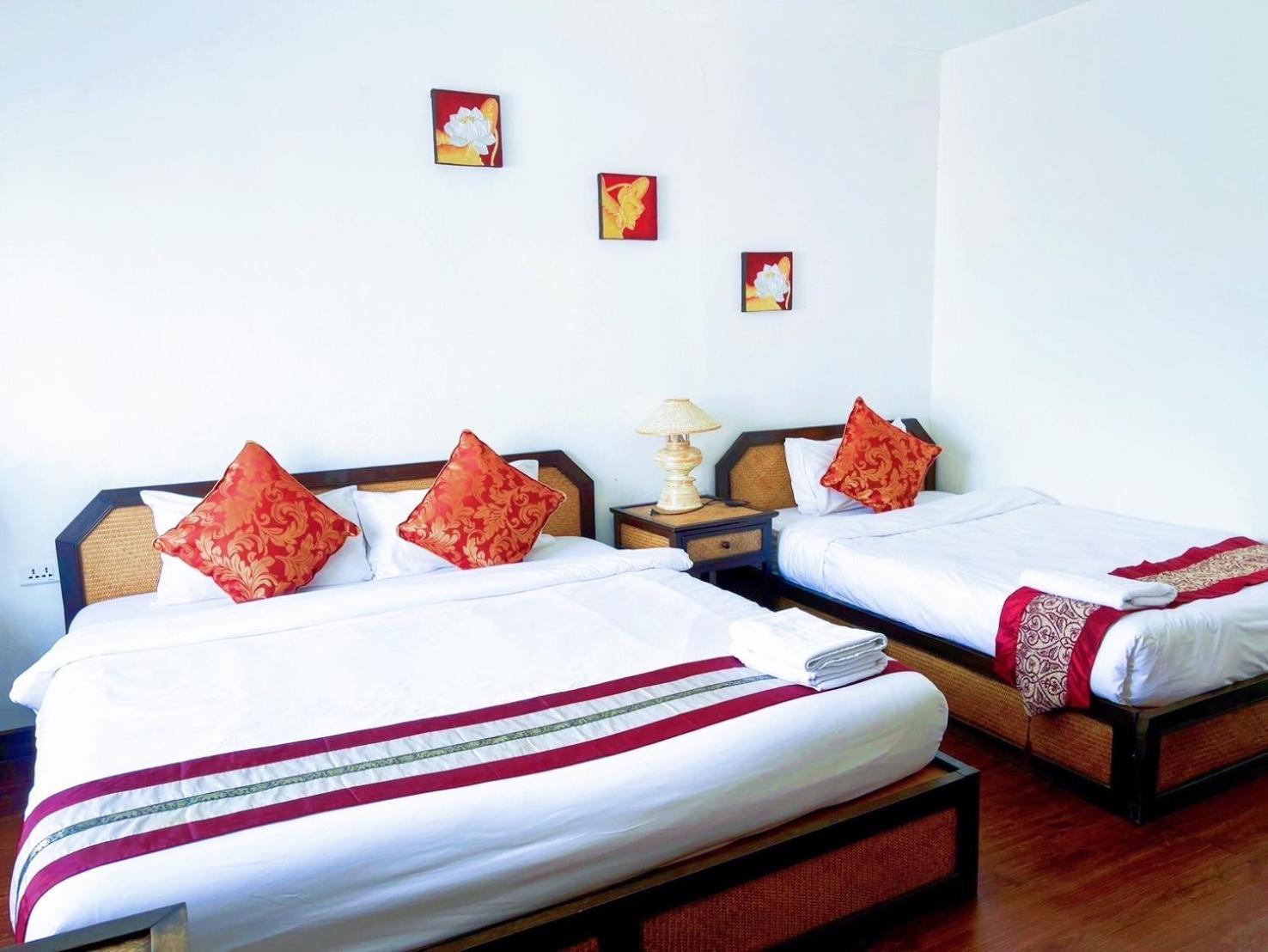 Hotel Jade Tower à Chiang Mai Extérieur photo