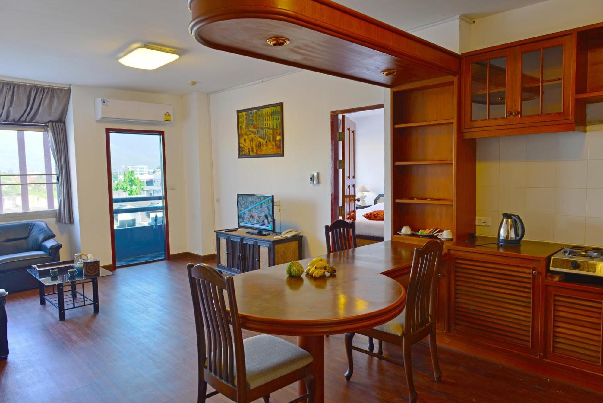 Hotel Jade Tower à Chiang Mai Extérieur photo