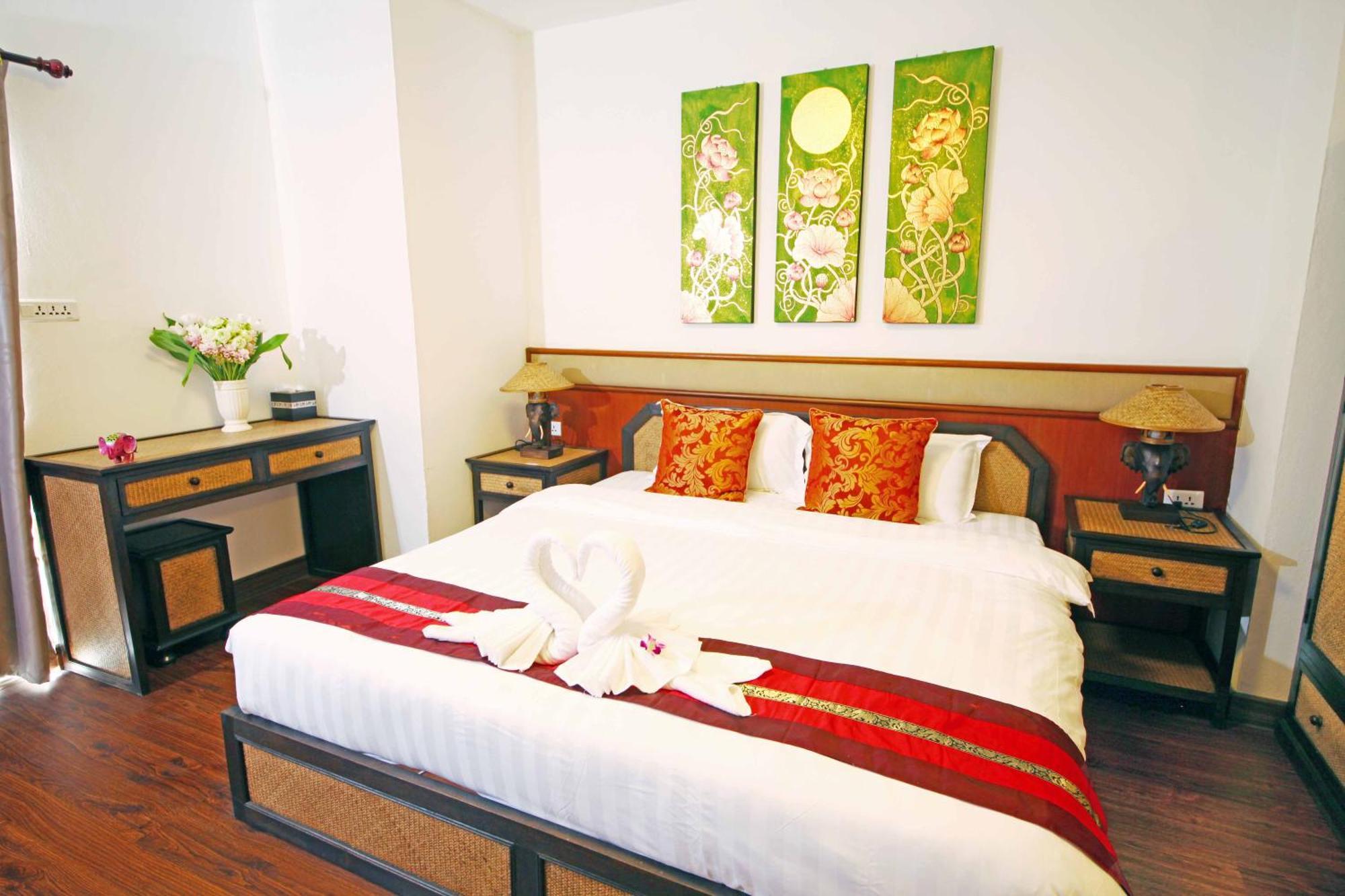 Hotel Jade Tower à Chiang Mai Extérieur photo