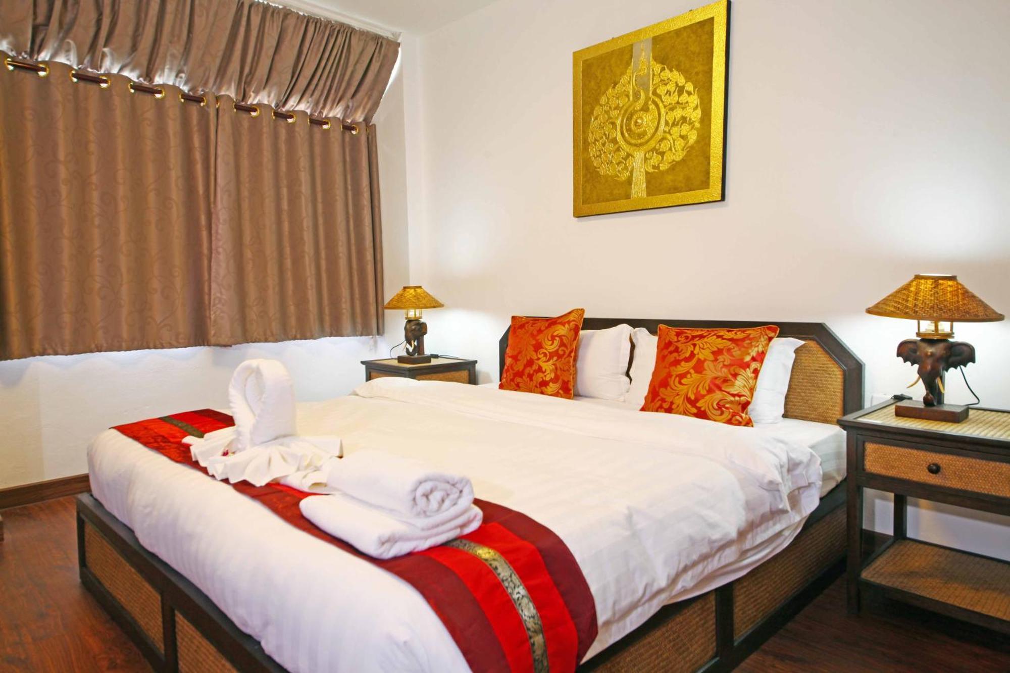 Hotel Jade Tower à Chiang Mai Extérieur photo