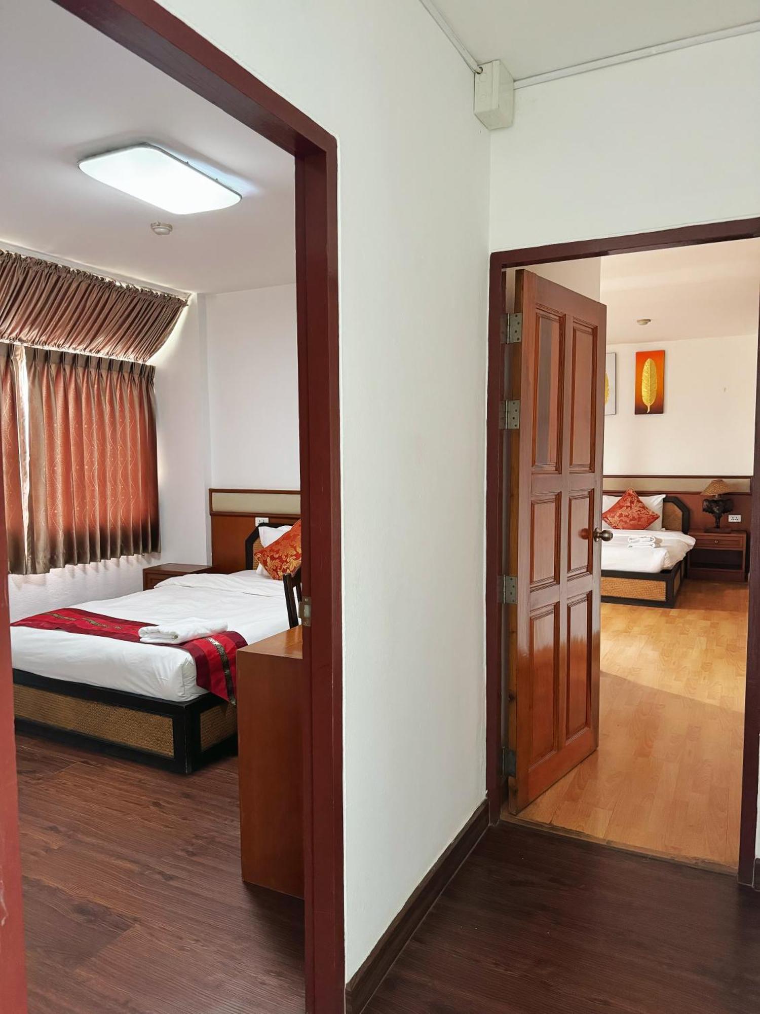 Hotel Jade Tower à Chiang Mai Extérieur photo