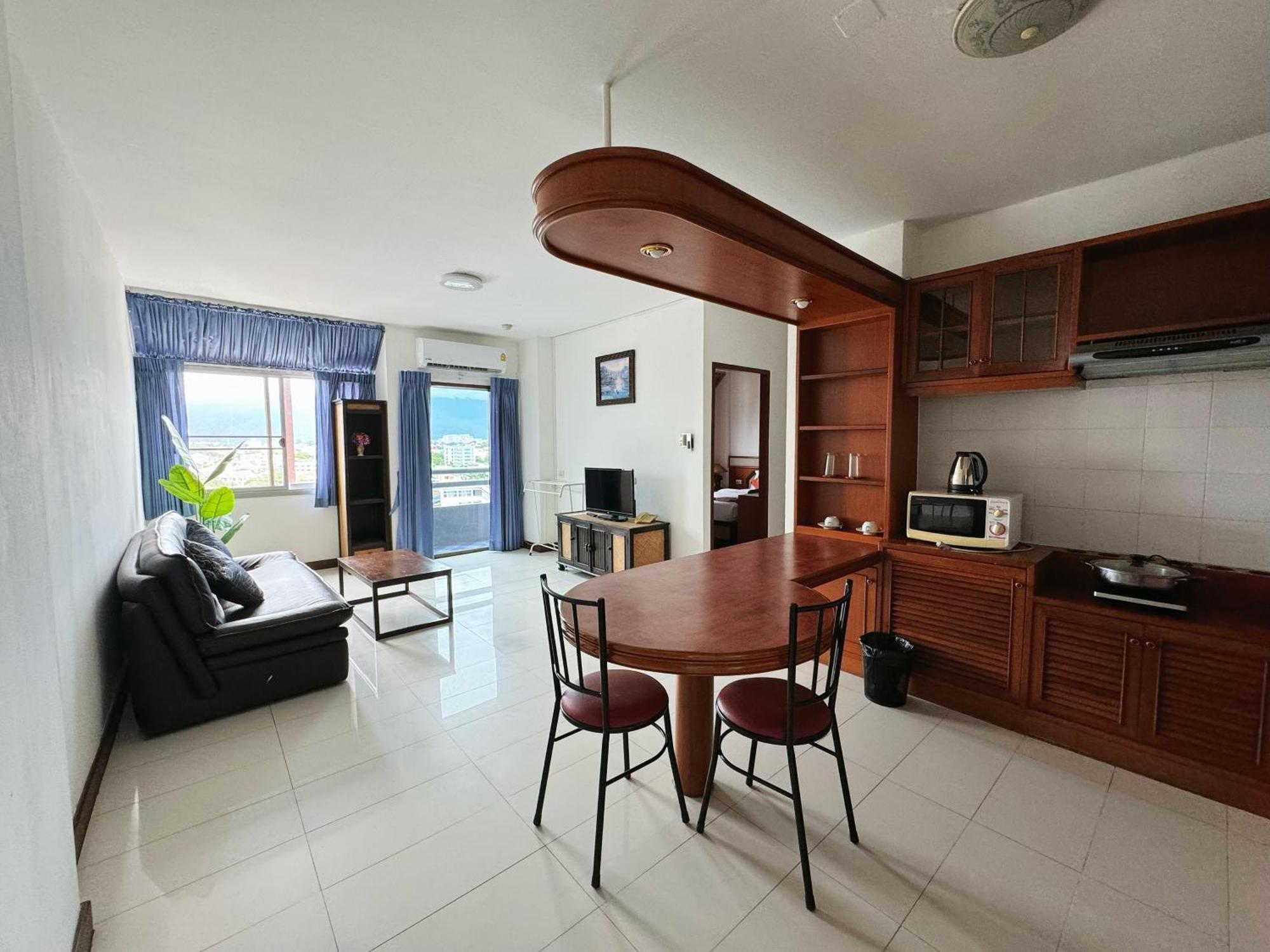 Hotel Jade Tower à Chiang Mai Extérieur photo