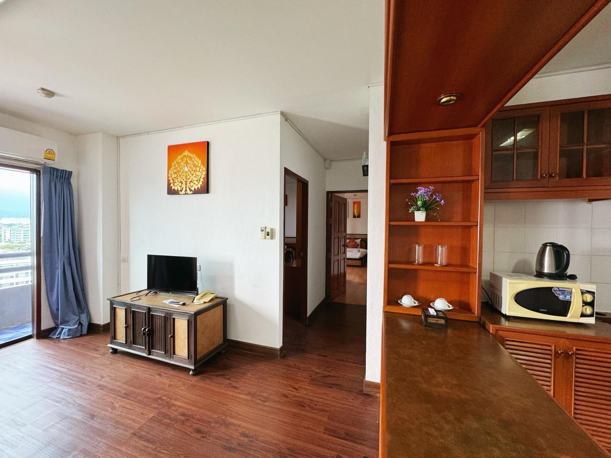 Hotel Jade Tower à Chiang Mai Extérieur photo