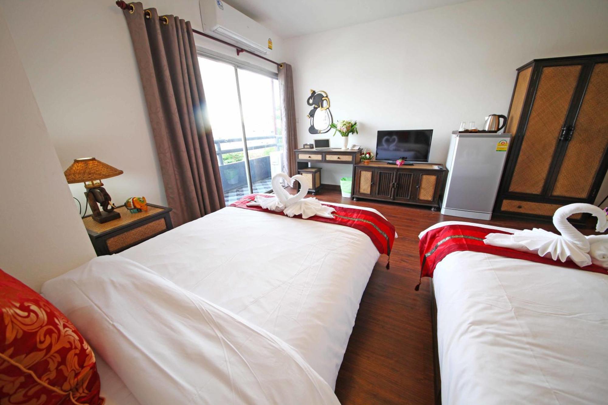 Hotel Jade Tower à Chiang Mai Extérieur photo