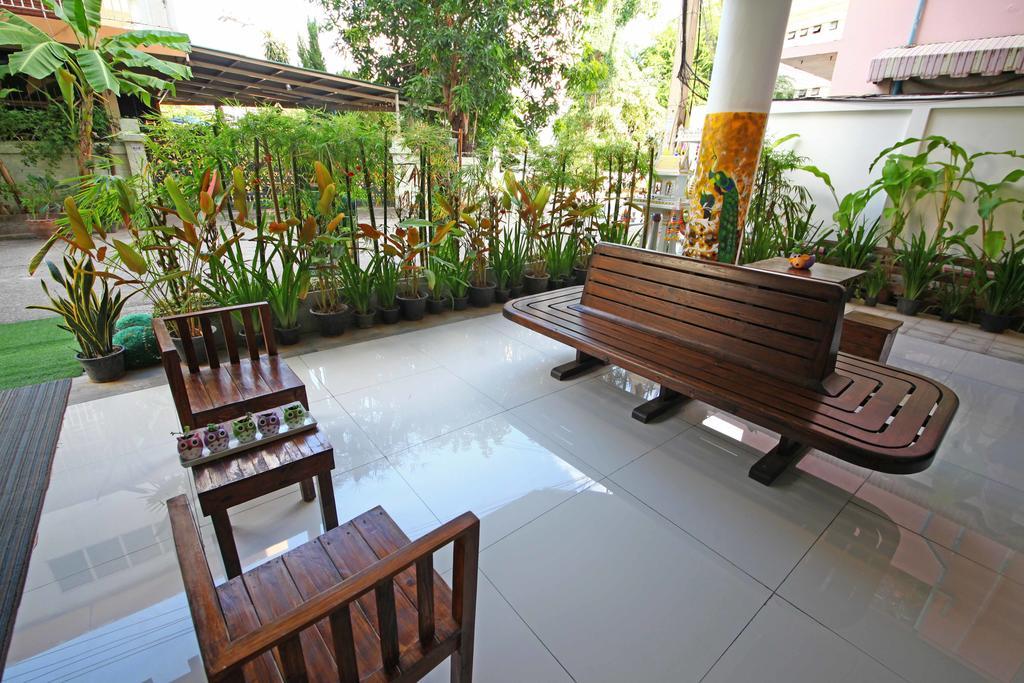 Hotel Jade Tower à Chiang Mai Extérieur photo