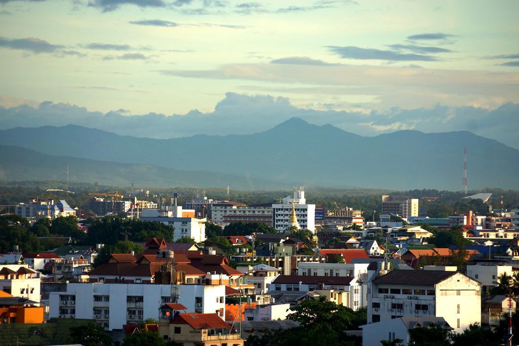 Hotel Jade Tower à Chiang Mai Extérieur photo