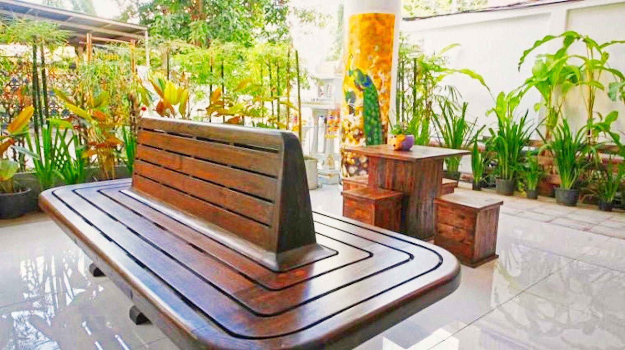 Hotel Jade Tower à Chiang Mai Extérieur photo